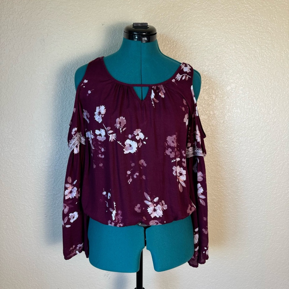 Burgundy cold shoulder floral blouse w elastic waist bell sleeve Size Small